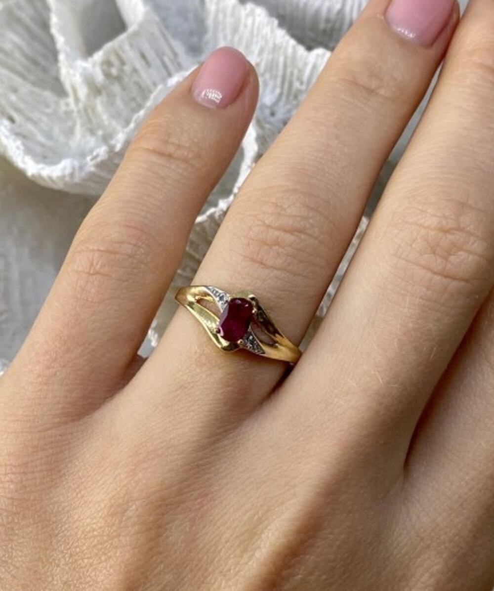 10K Yellow Gold Ruby & Diamonds Ring Size 7